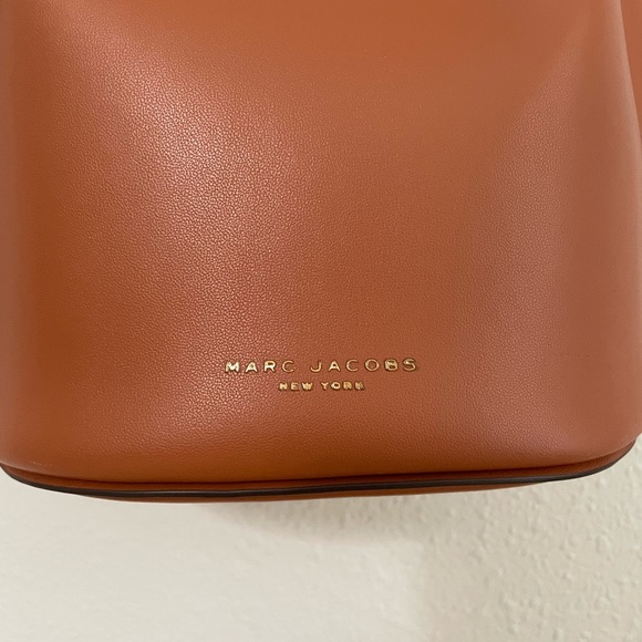 Marc Jacobs Leather Small Bucket Bag - Picture 11 of 16